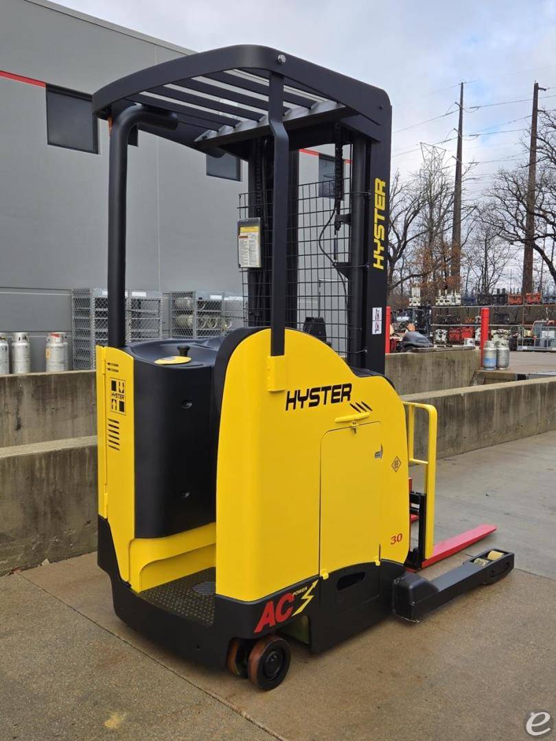2017 Hyster N30ZDR2 Electric Reach Truck - 123Forklift