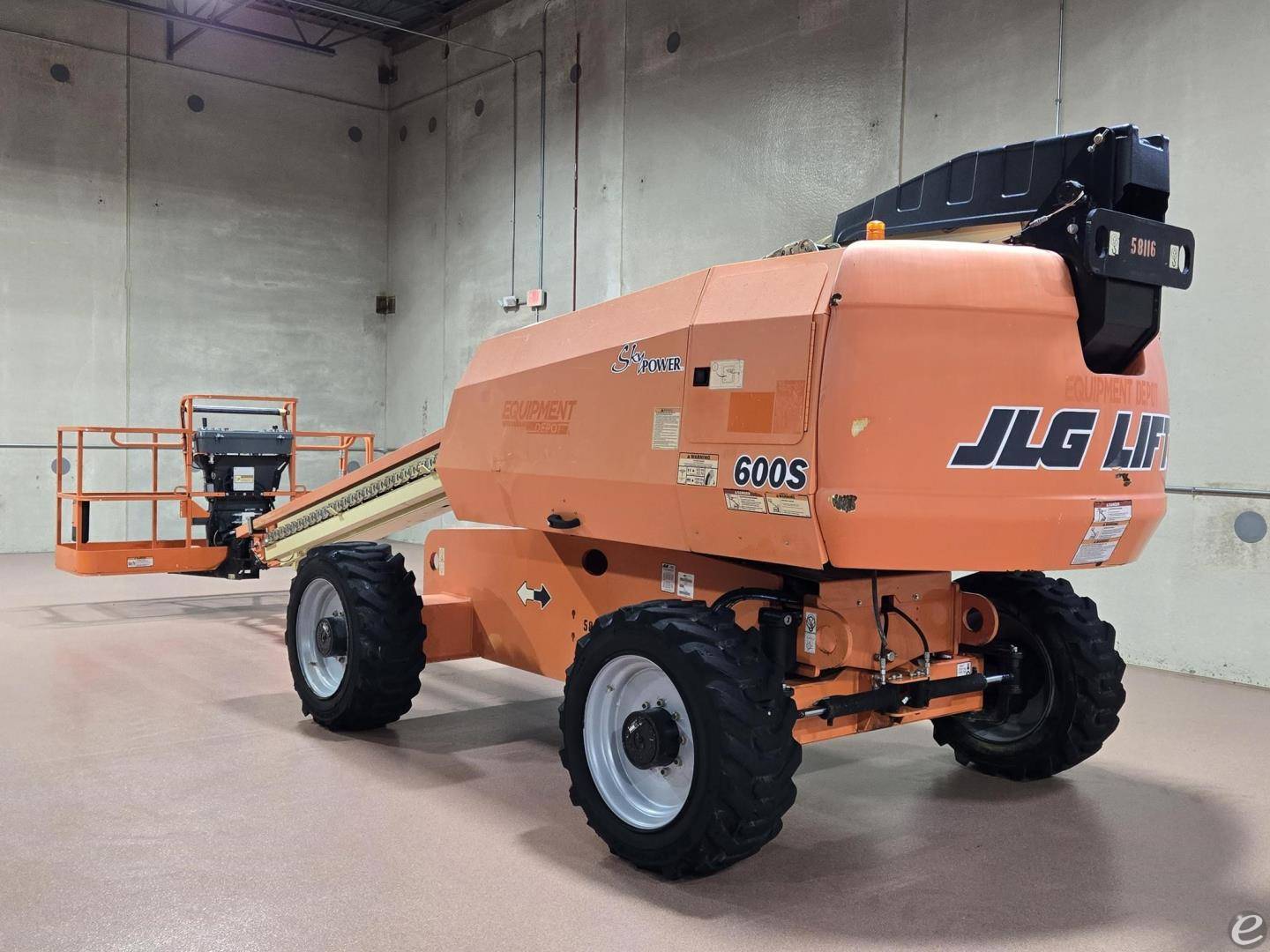 2017 JLG 600S