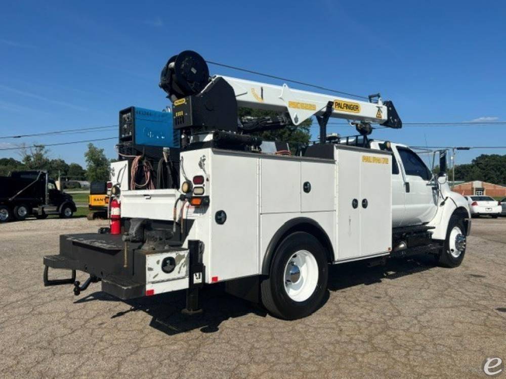 2015 Ford F750 XLT SD