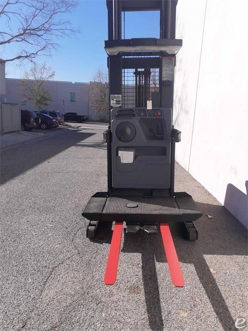 2005 Raymond EASI OPC30TT Electric Order Picker - 123Forklift