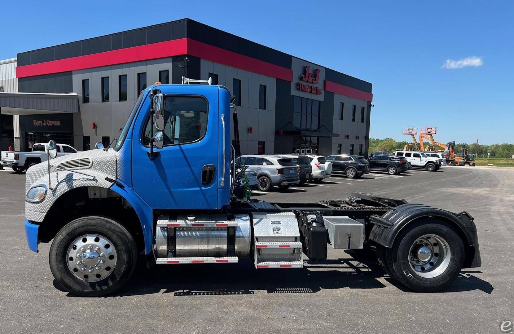 2013 Freightliner BUSINESS CLASS M2 106
