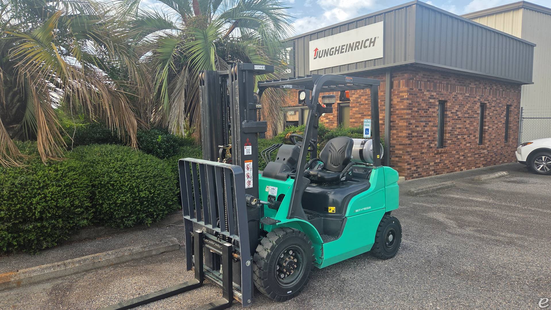 2022 Mitsubishi FG20N