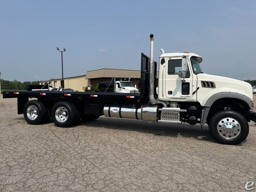2011 Mack GRANITE GU713