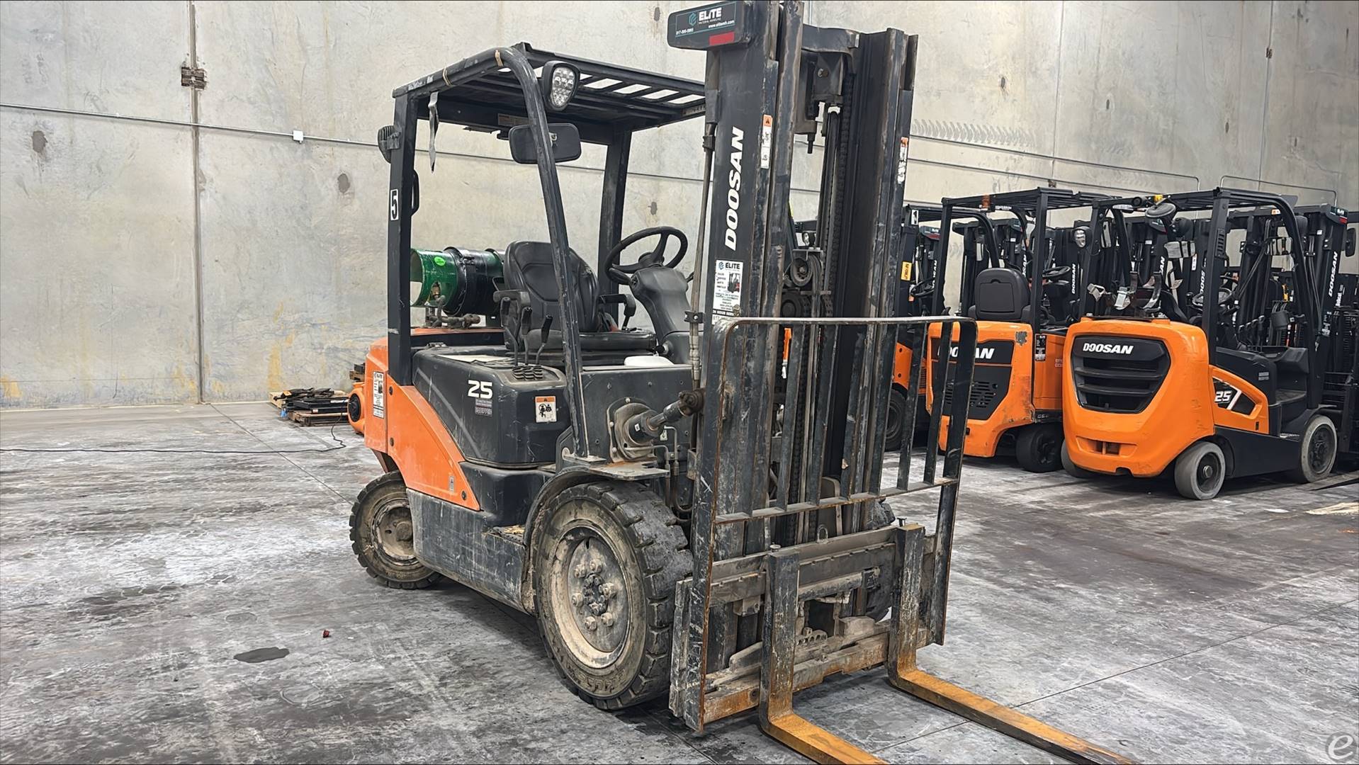 2022 Doosan G25E-7