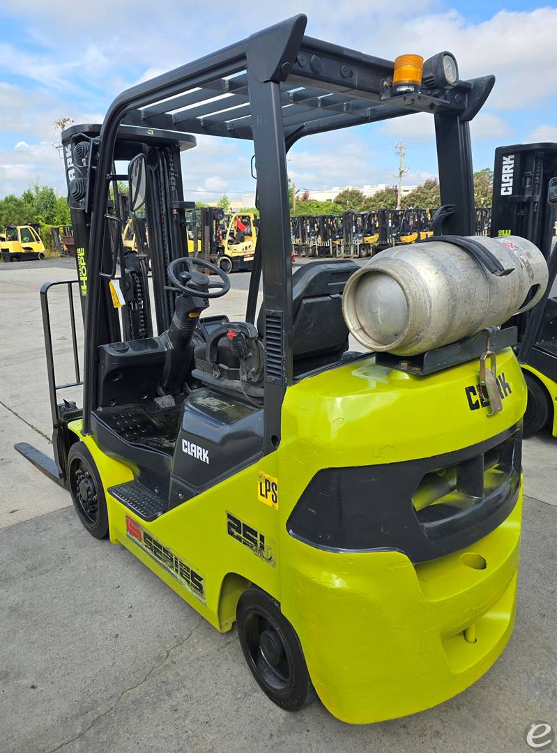 2022 Clark S25CL