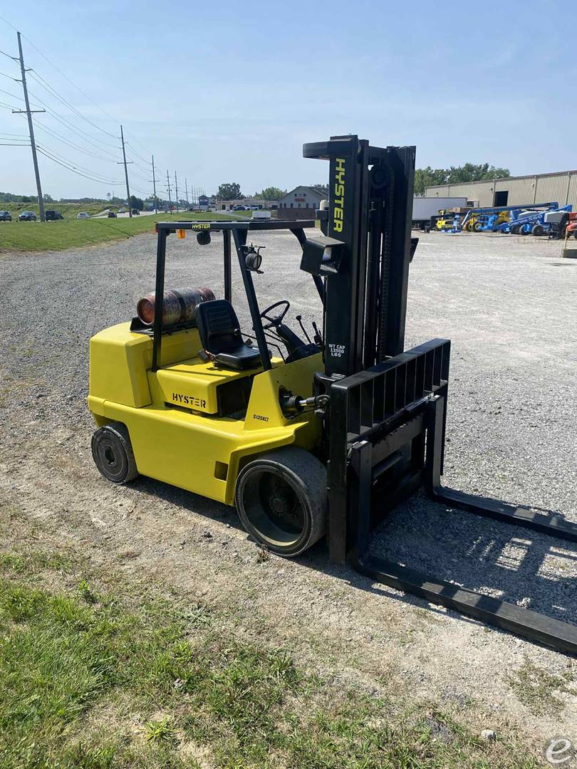 2000 Hyster S-135XL2