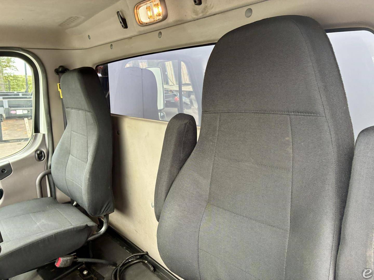 2016 Freightliner BUSINESS CLASS M2 106