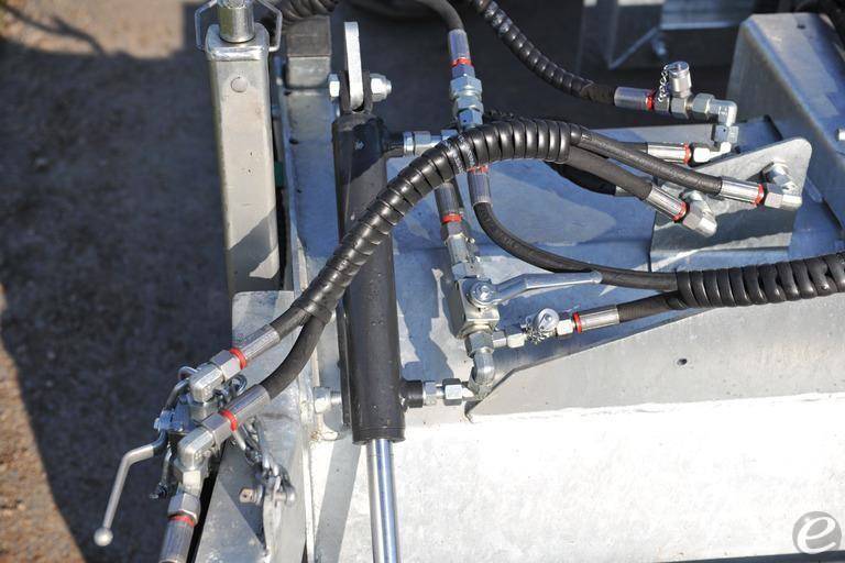 2025 Manitou 2 IN 1 SWEEPER
