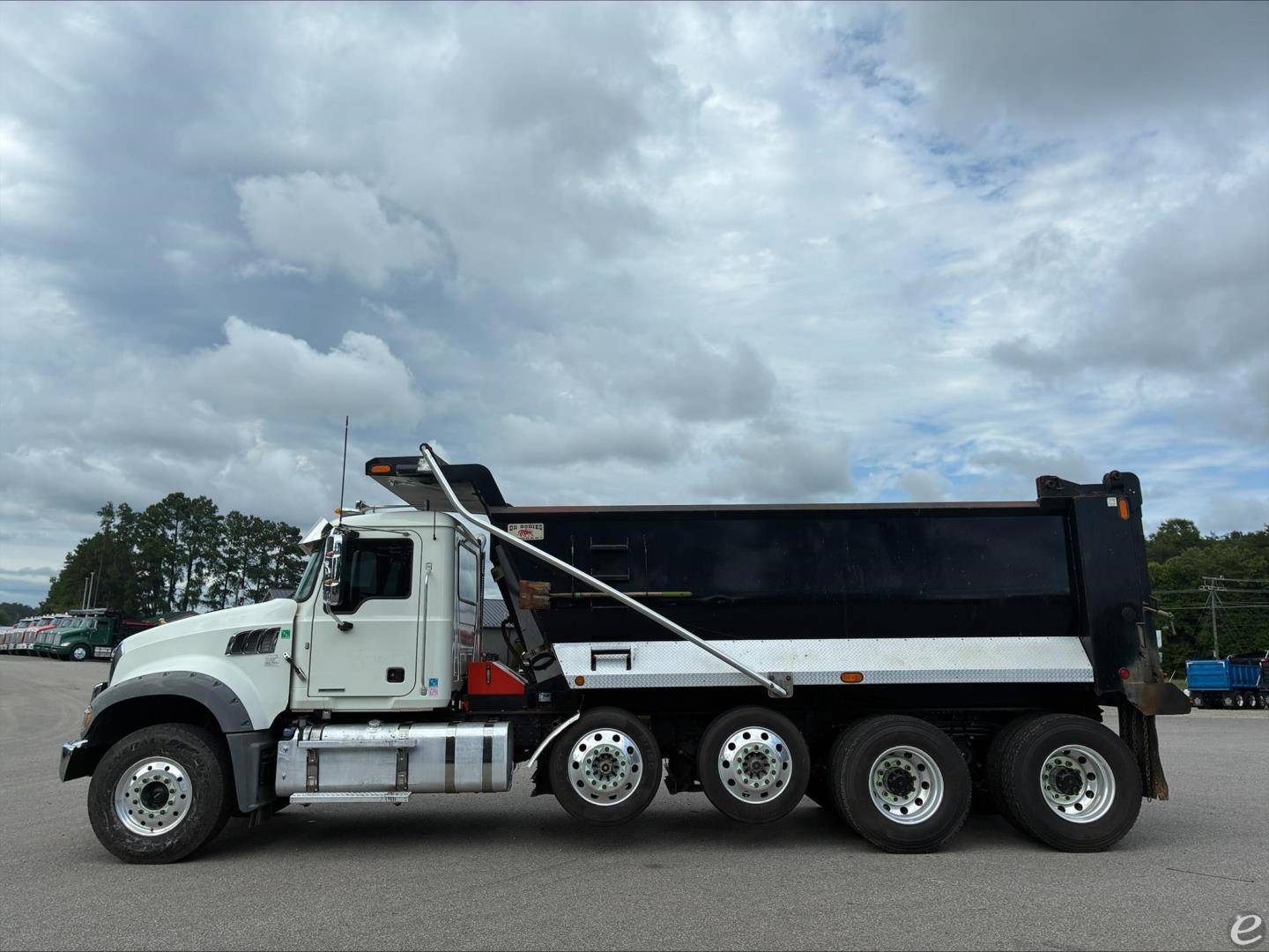 2021 Mack GRANITE 104FR