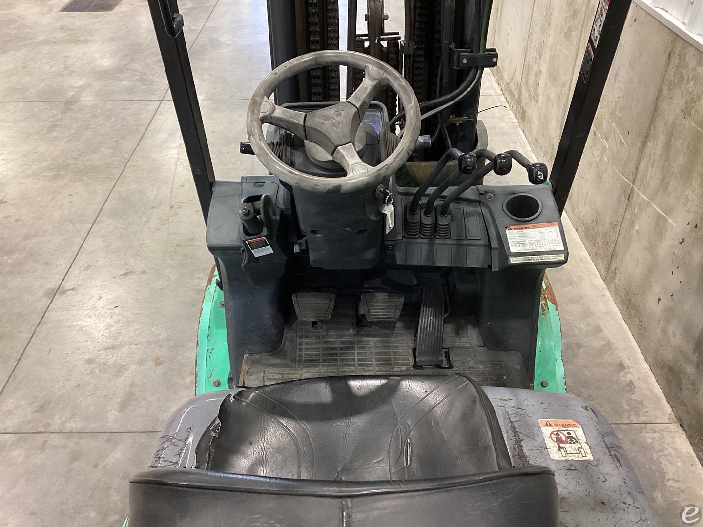 2005 Mitsubishi FGC30N