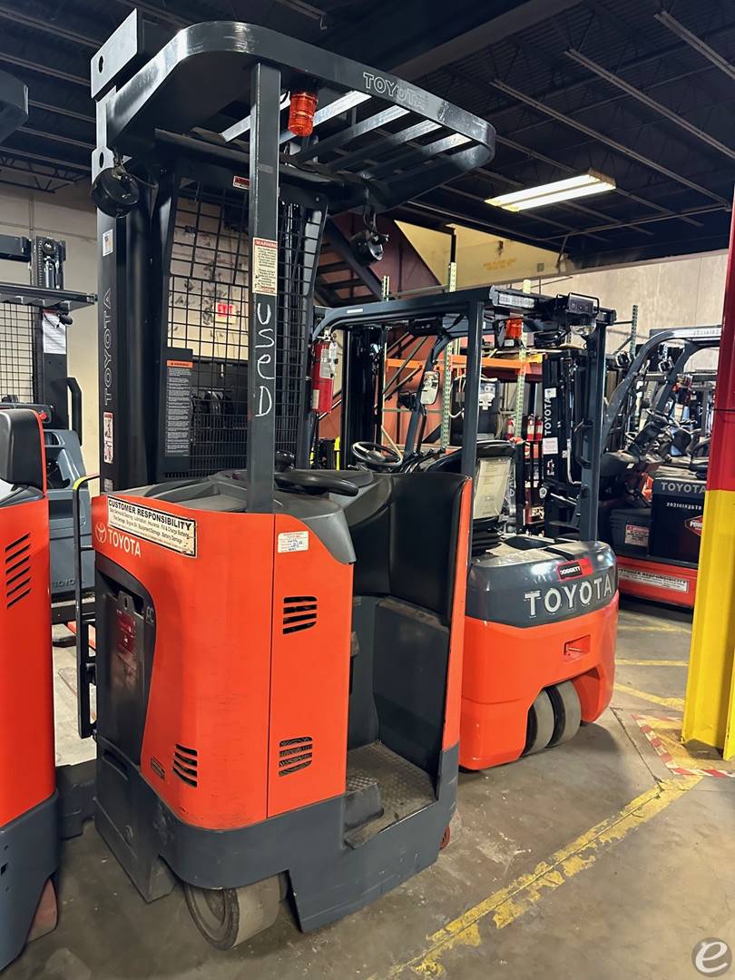 2012 Toyota 8BR233M240