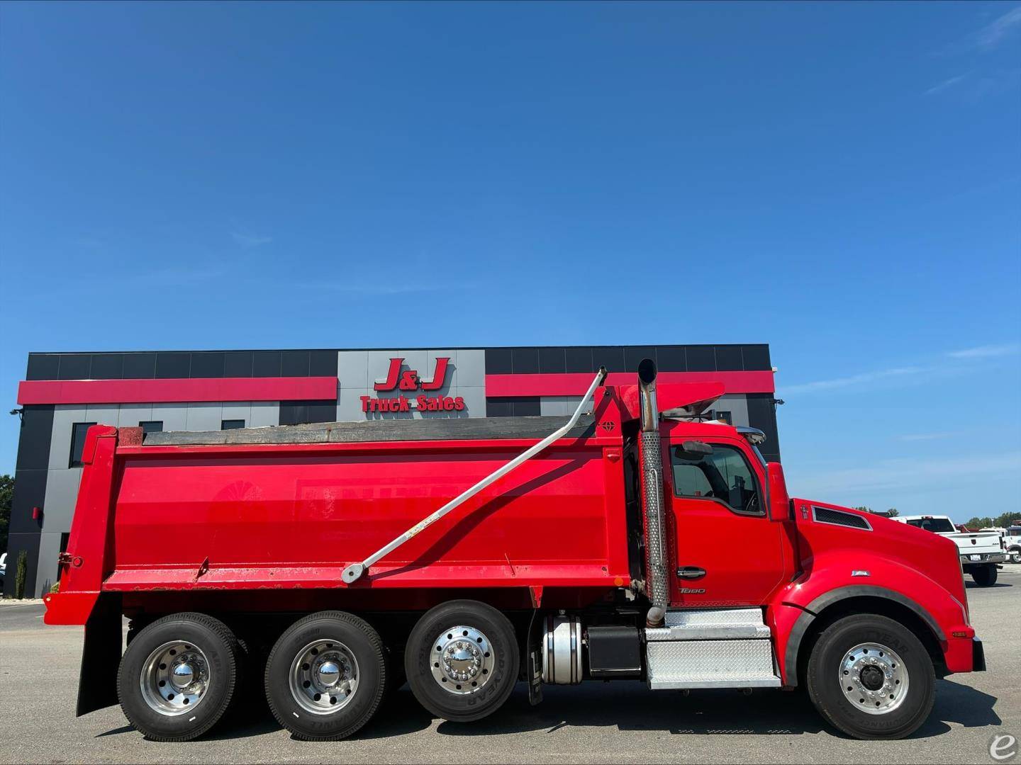 2023 Kenworth T880