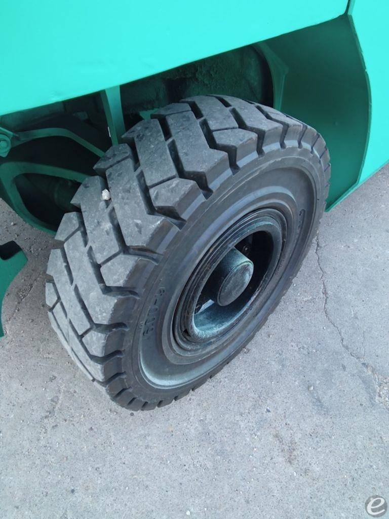 2015 Mitsubishi FD25N