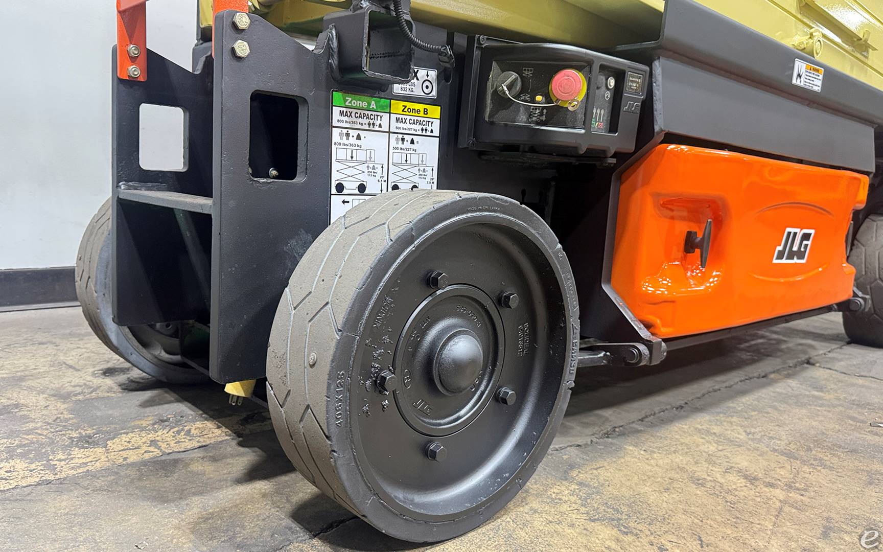 2017 JLG 2632ES