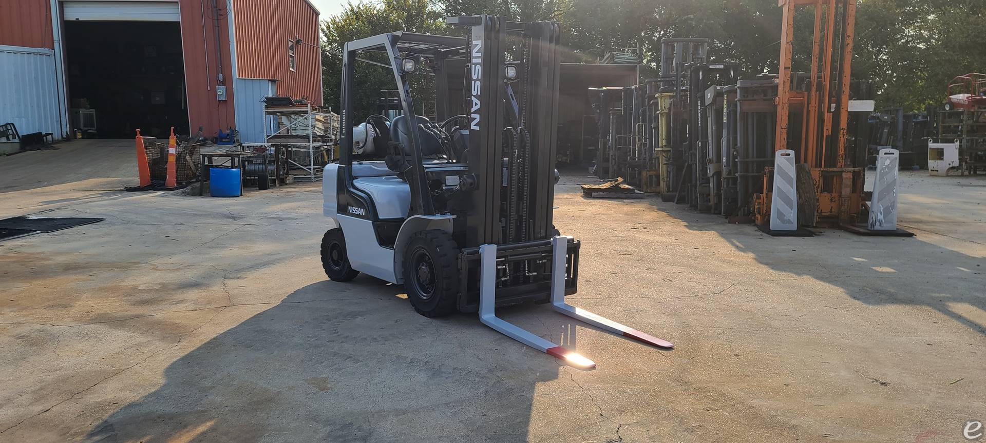 2011 Nissan MP1F2A25LV