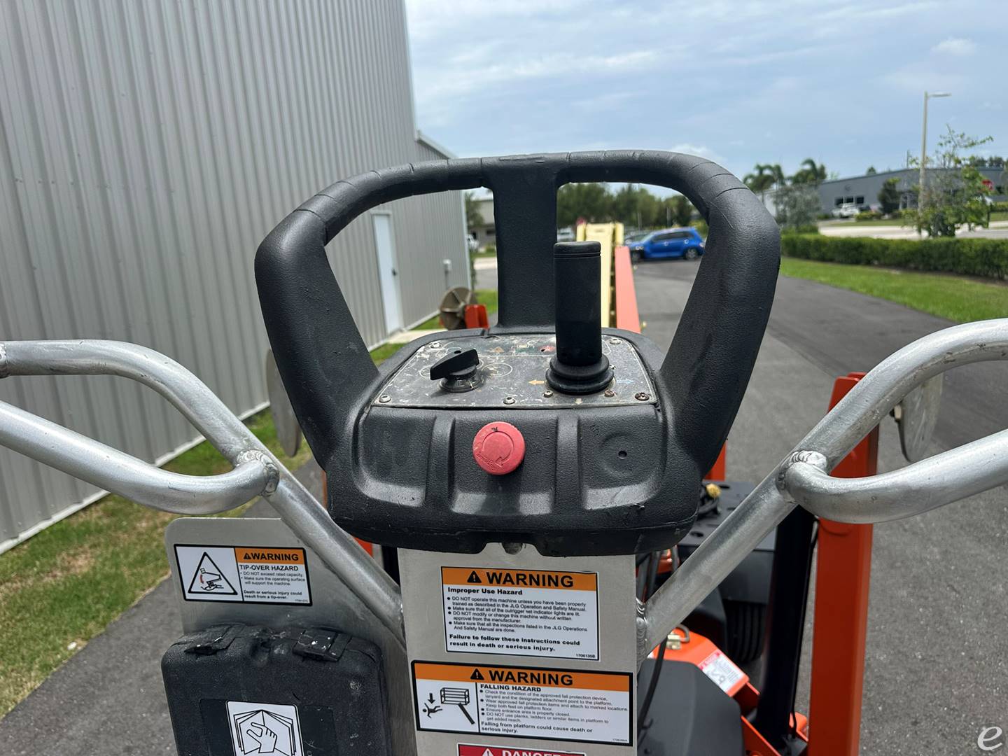 2017 JLG T350