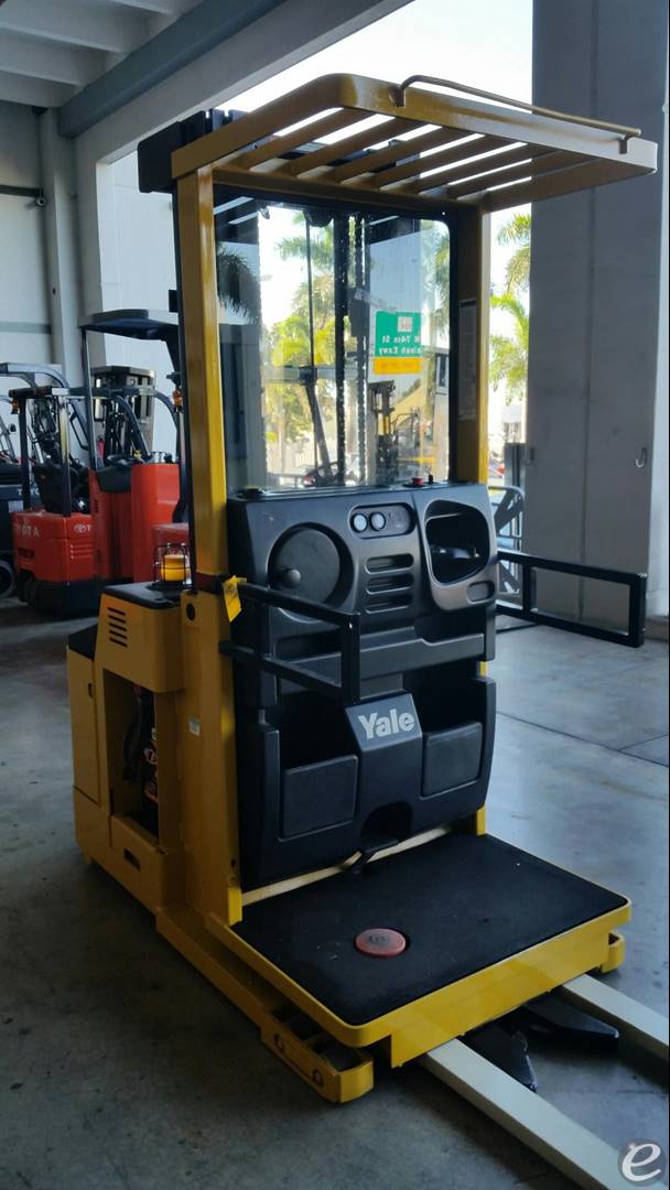 2008 Yale OS 030ECN24TE095