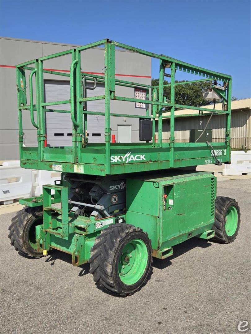 2015 Skyjack SJ6826RT Dual Fuel Scissor Lift - 123Forklift