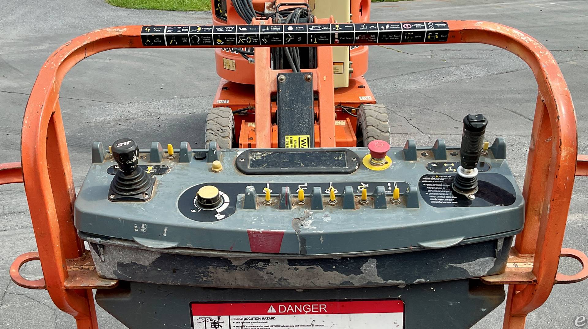 2013 JLG E300AJP
