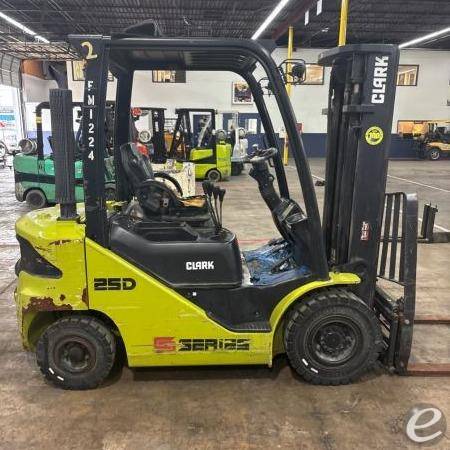 2019 Clark S25D