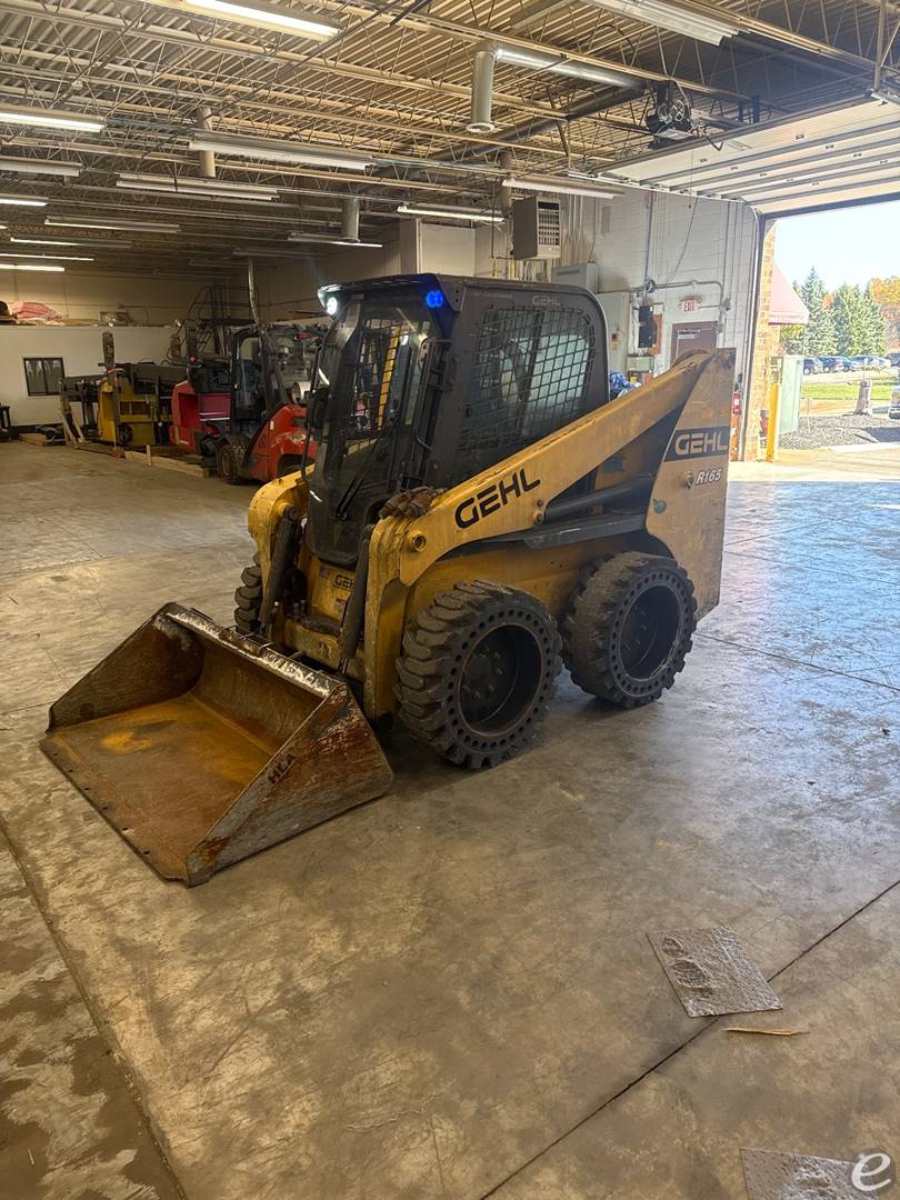 2022 Gehl R165