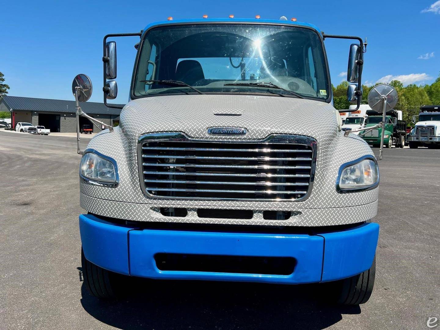 2013 Freightliner BUSINESS CLASS M2 106