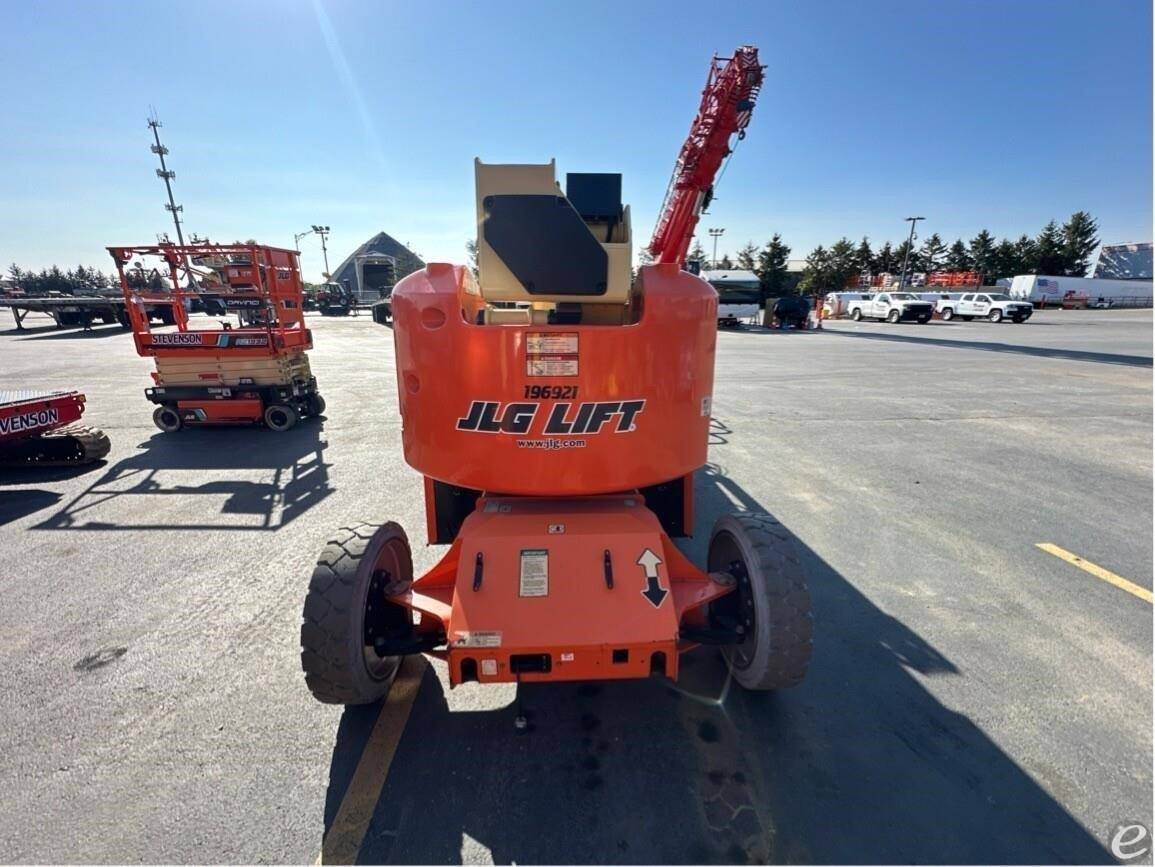 2015 JLG E450AJ
