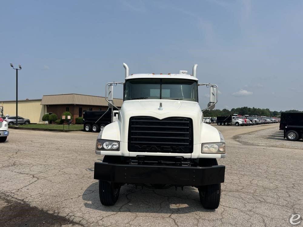 2011 Mack GRANITE GU713