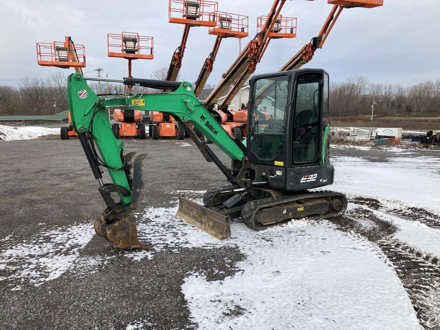 2017 Bobcat E32