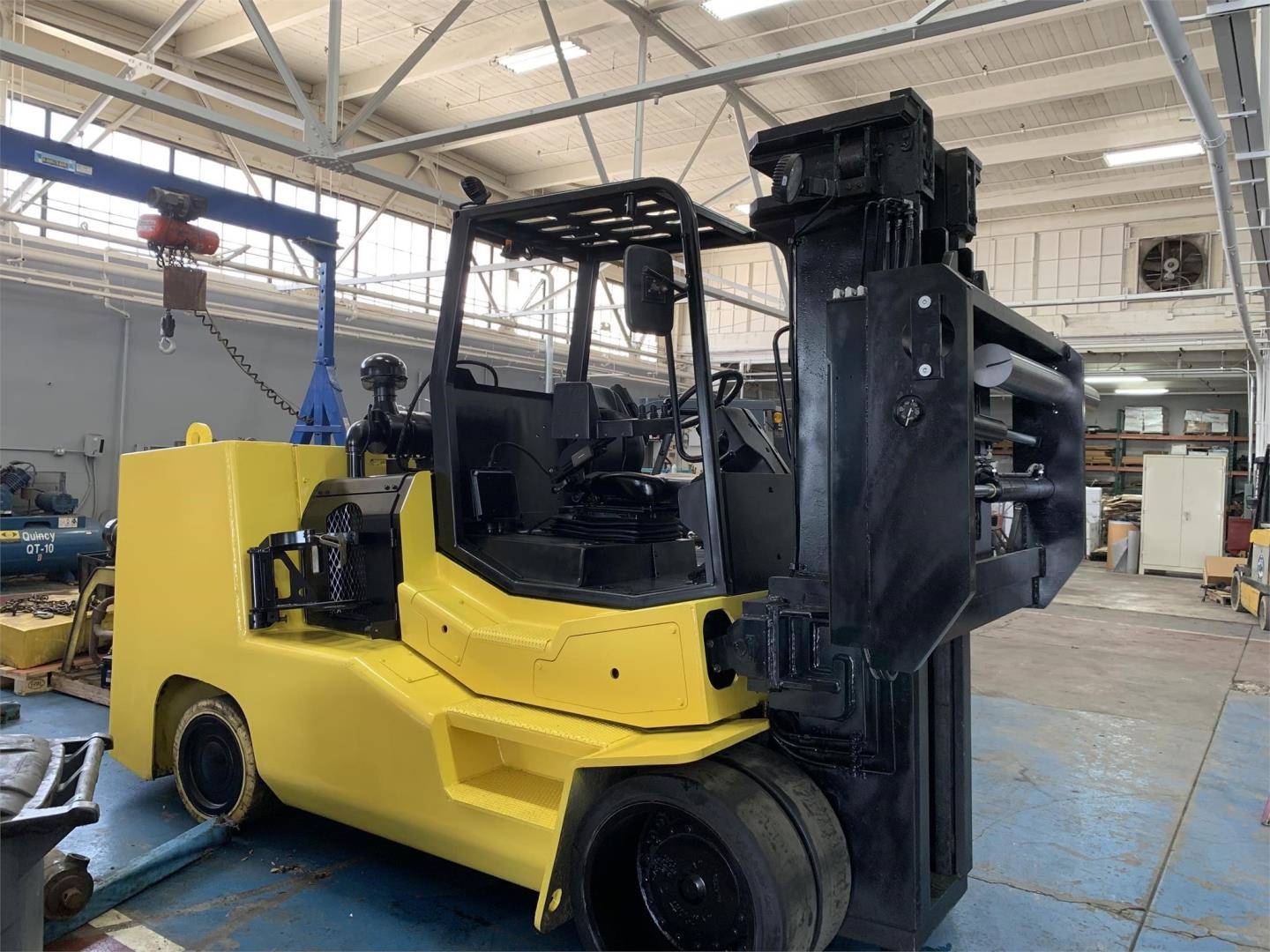 2013 LP Gas Hoist Liftruck F400 Cushion Tire 4 Wheel Sit Down (Indoor