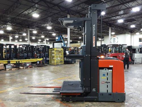 For Rent 3000 lbs - 240" lift -  Electric - Indoor Warehouse