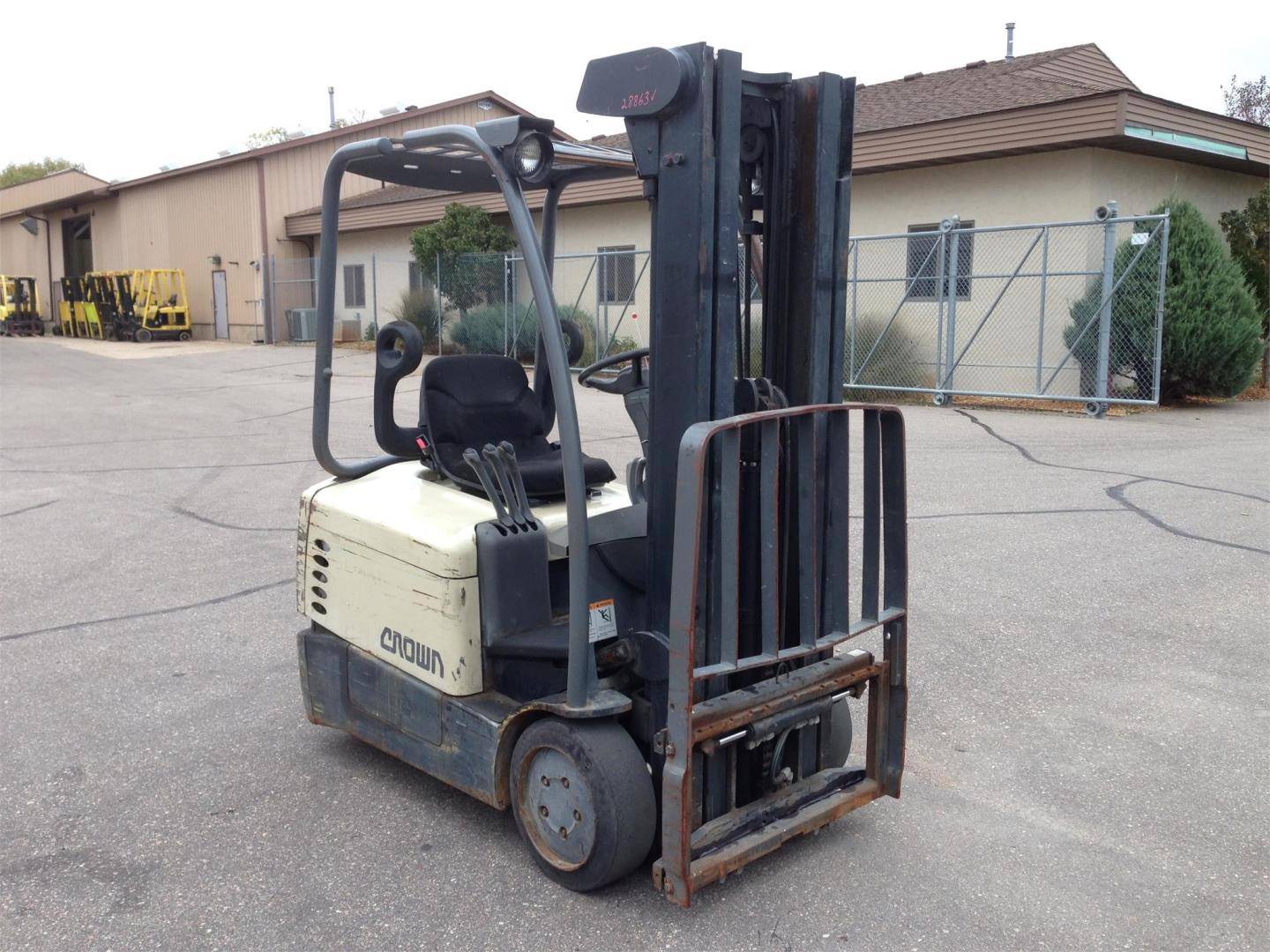 2001 Electric Crown SC4020-30 Electric 3 Wheel Sit Down
