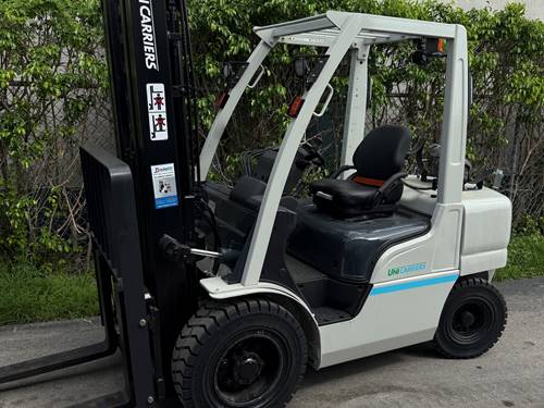 For Rent 6000 lbs - 187" lift - Gas/Propane - Indoor Warehouse