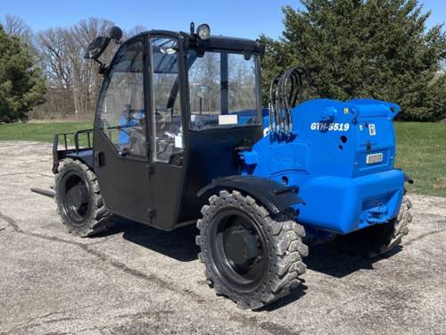 For Rent 5500 lbs - 19' lift -  Diesel