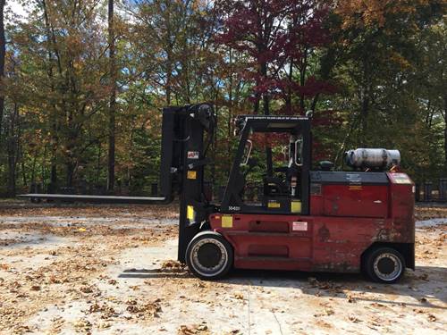 For Rent 30000 lbs - 156" lift - Gas/Propane - Indoor Warehouse
