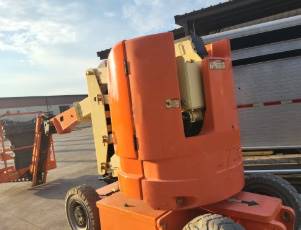 For Rent 30' lift -  Electric -  Articulated Boom