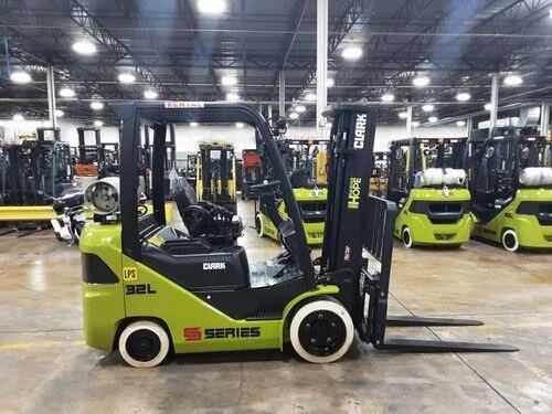 For Rent 6500 lbs - 187" lift - Gas/Propane - Indoor Warehouse