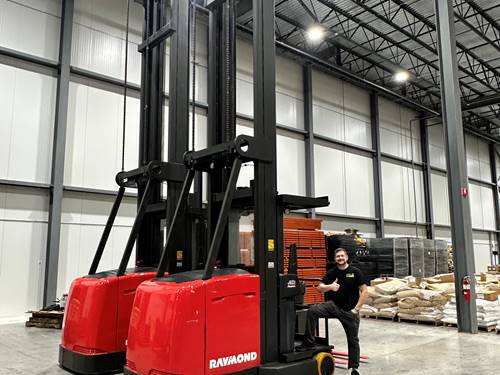 For Rent 3000 lbs - 390" lift -  Electric - Indoor Warehouse