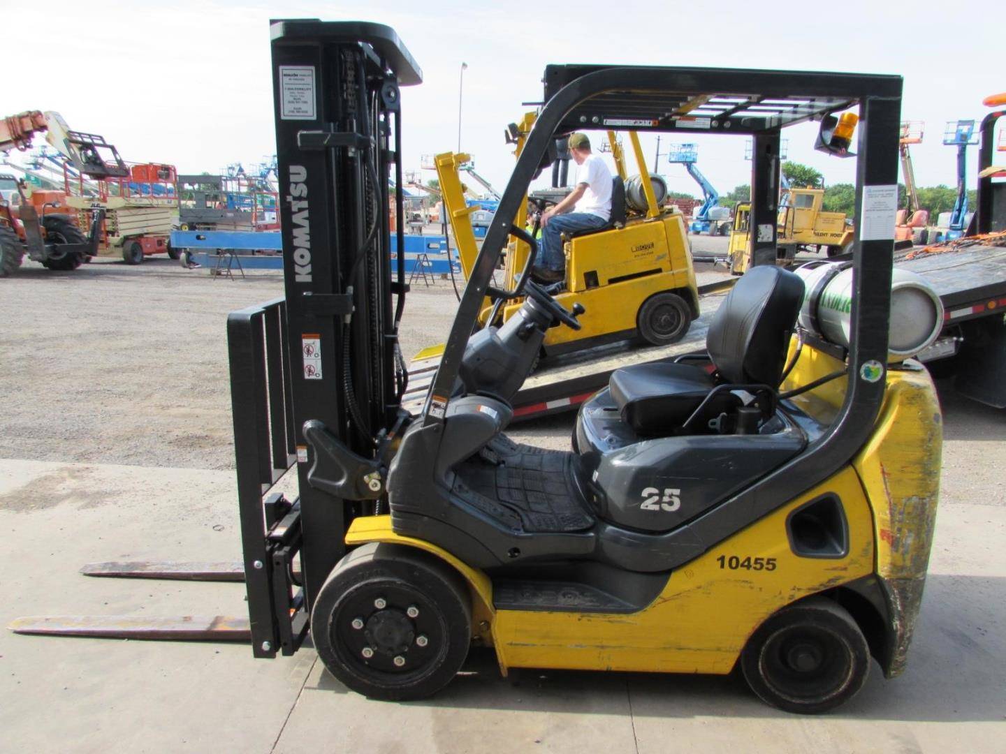 2013 LP Gas Komatsu FG25ST16 Cushion Tire 4 Wheel Sit Down (Indoor Warehouse)