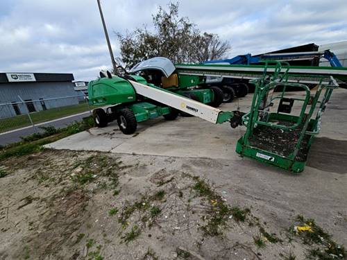 For Rent 40' lift -  Diesel - Outdoor Rough Terrain