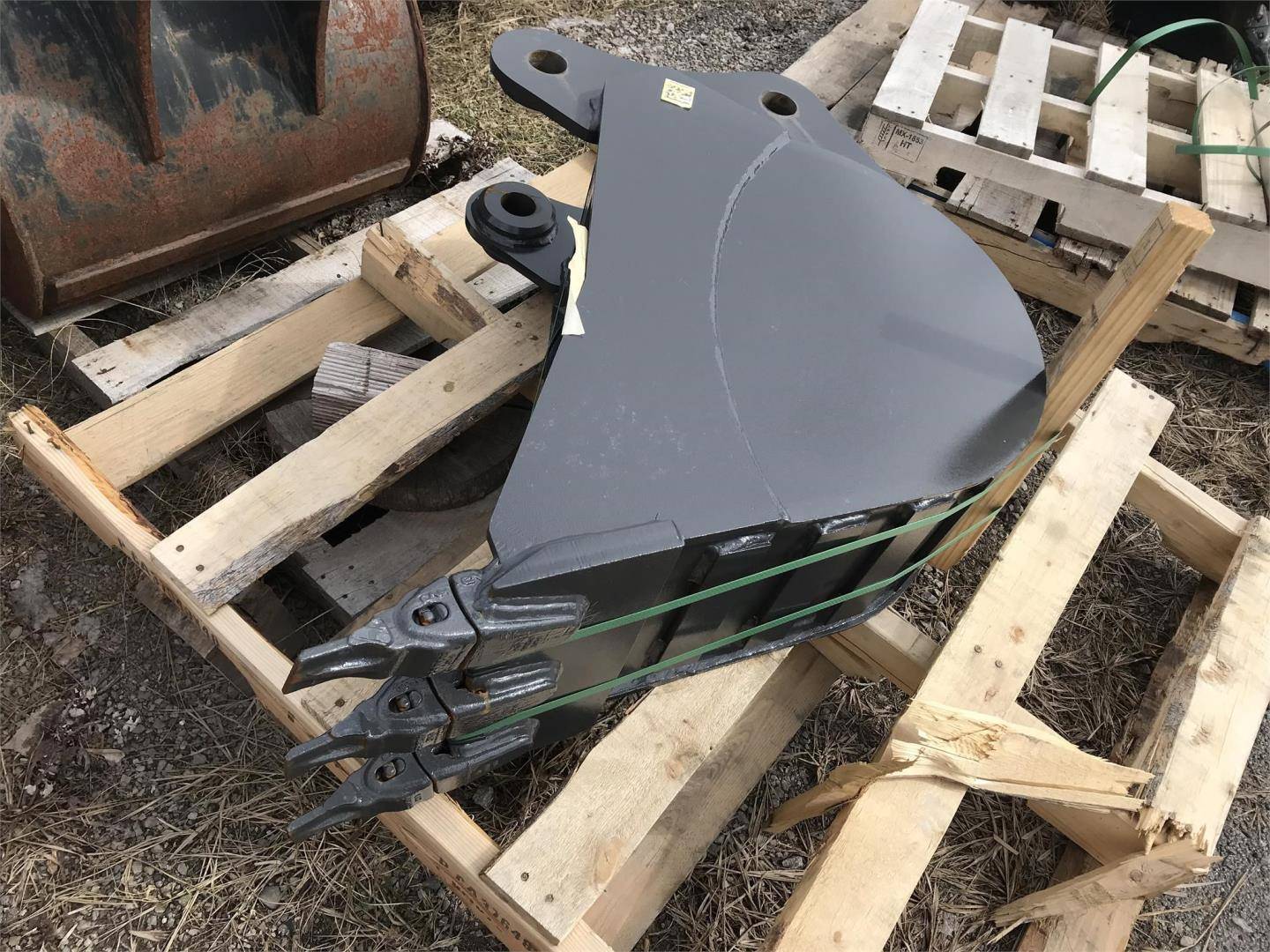 New Holland 12" DIGGING BUCKET Earth Moving and Construction