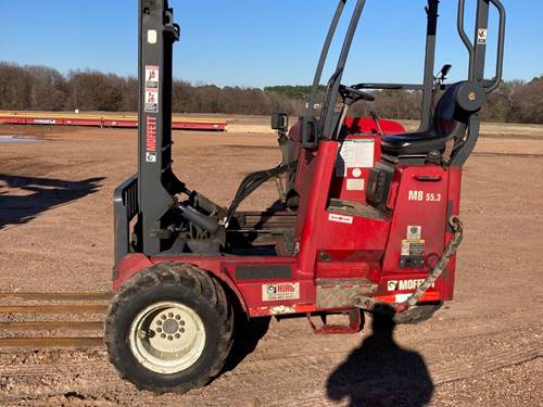 For Rent 5500 lbs - 120" lift -  Diesel - Outdoor Pneumatic Tires
