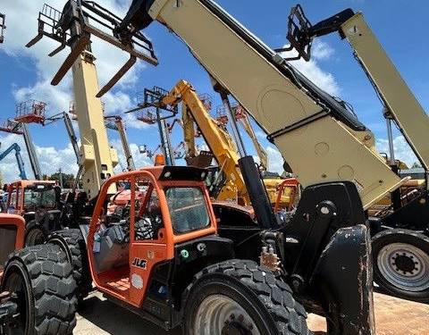 For Rent 10000 lbs - 55' lift -  Diesel