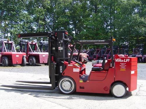For Rent 35000 lbs - 168" lift - Gas/Propane - Indoor Warehouse
