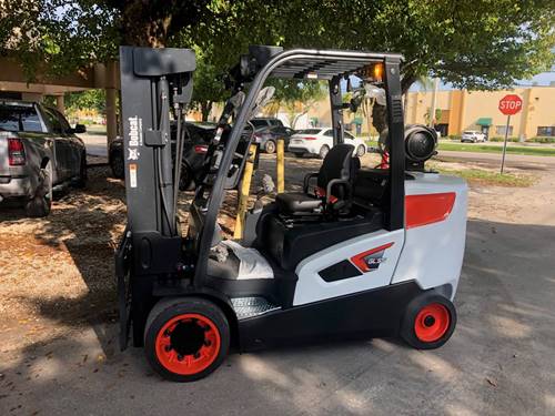 For Rent 12000 lbs - 162" lift - Gas/Propane - Indoor Warehouse