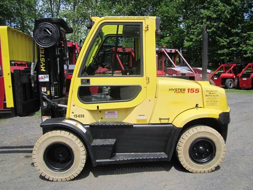For Rent 15500 lbs - 266" lift - Gas/Propane - Indoor/Outdoor Pneumatic Tires