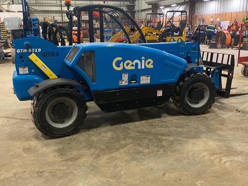 For Rent 5500 lbs - 19' lift -  Diesel