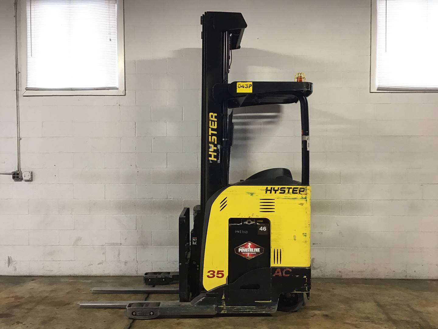 2016 Electric Hyster N35ZR216.5 Electric Narrow Aisle Single Reach