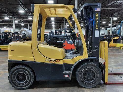 For Rent 8000 lbs - 195" lift - Gas/Propane - Indoor/Outdoor Pneumatic Tires