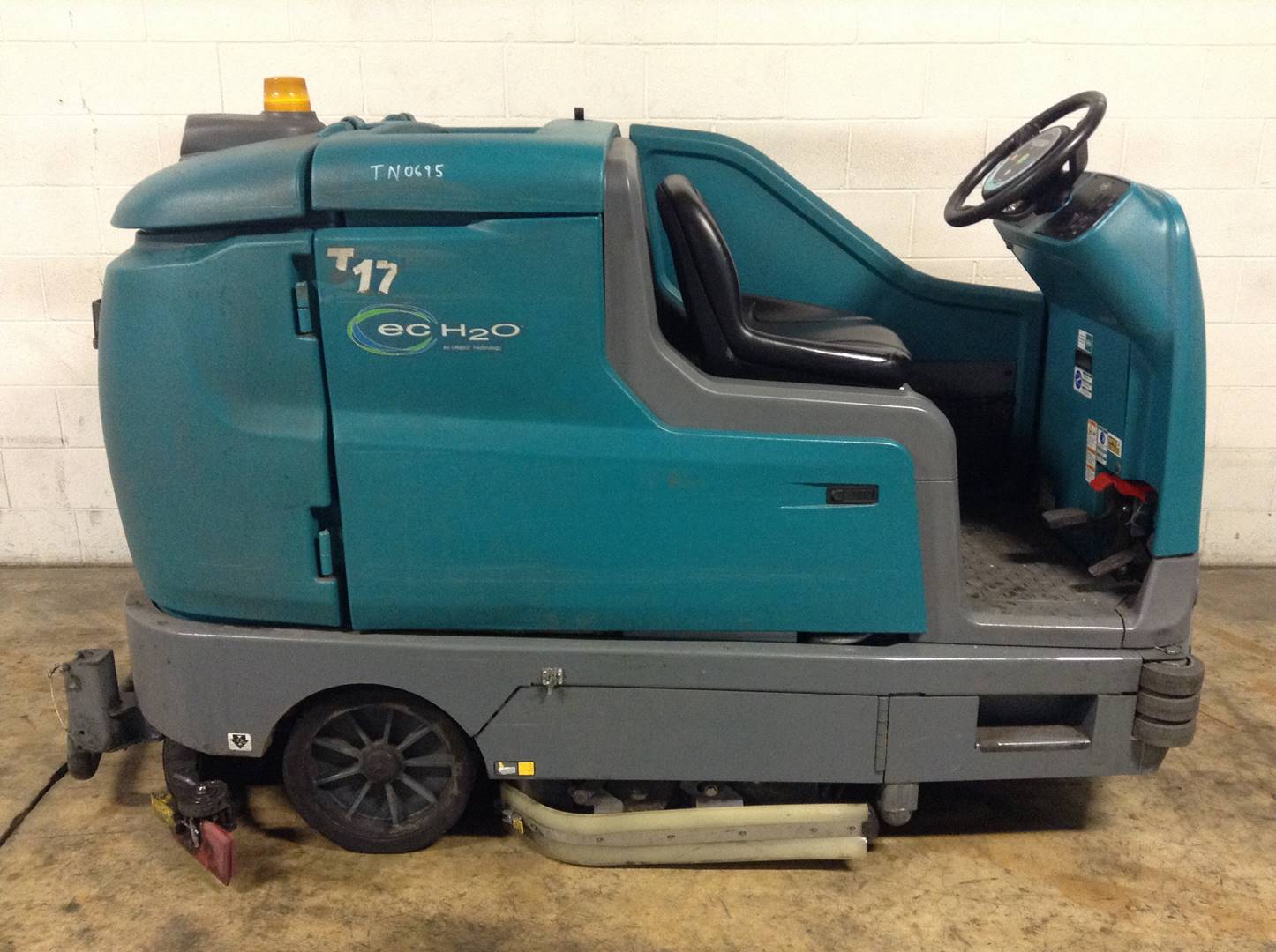 tennant t17 scrubber